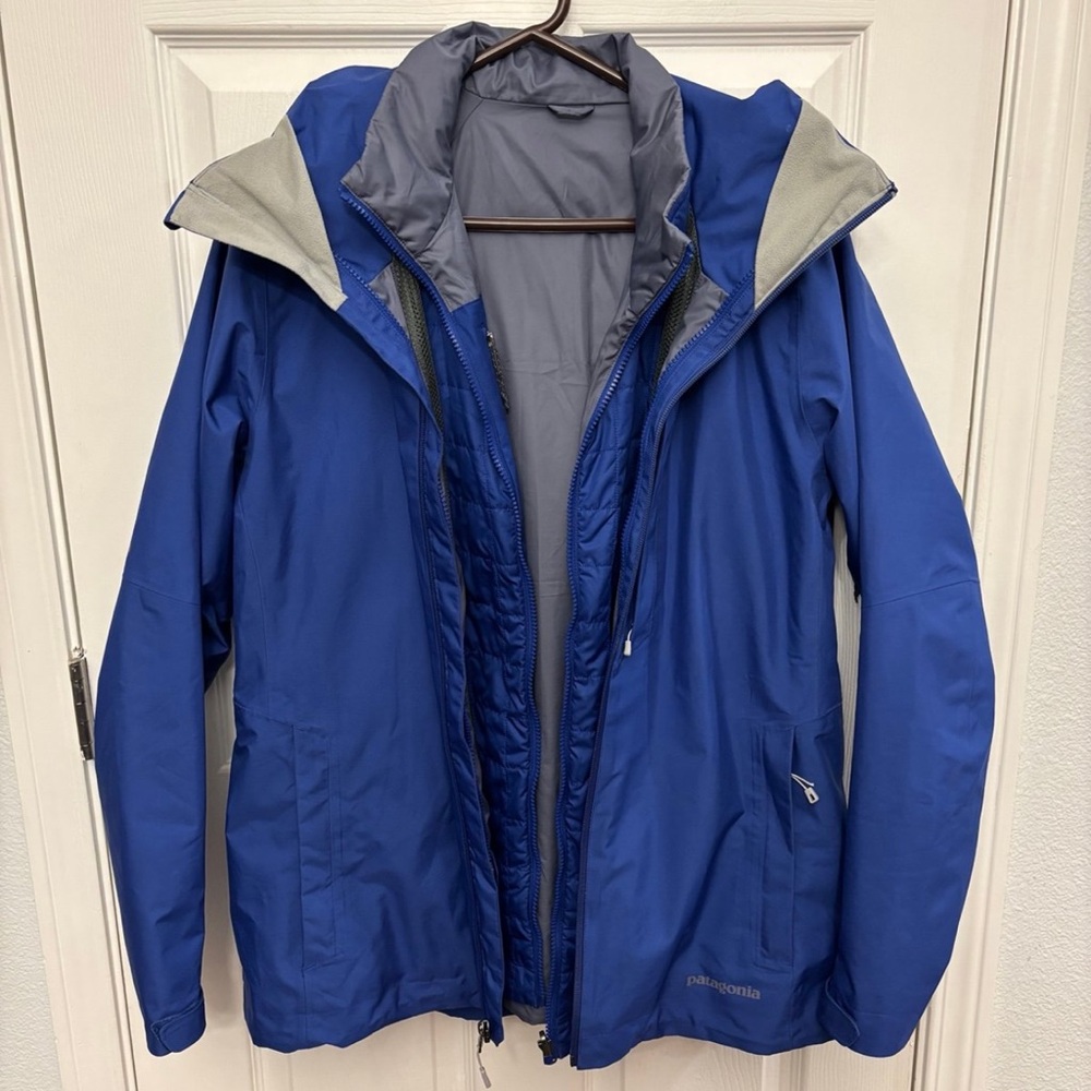 Vintage Patagonia women’s blue and grey 3-in-1 ski jacket